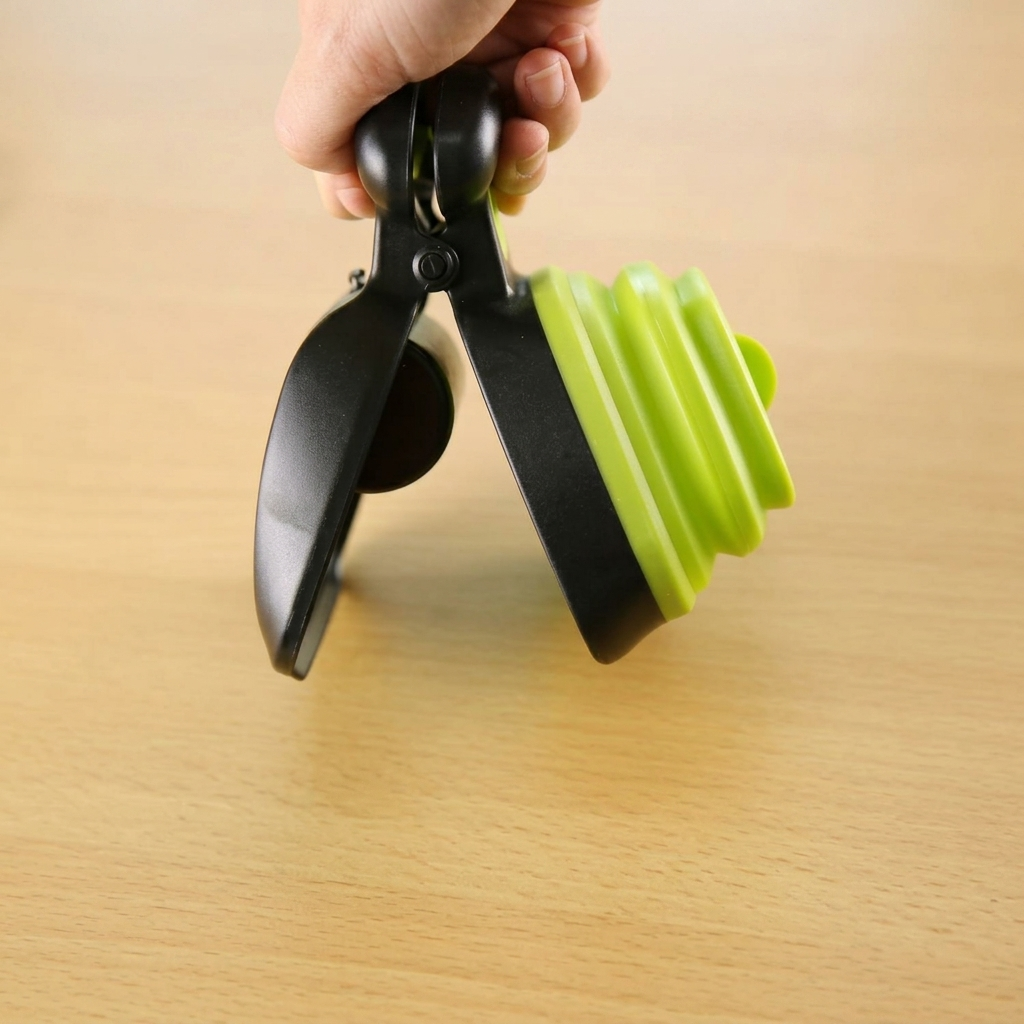 Foldable Dog Pooper Scooper | One-Handed Poop Cleaner with Biodegradable Bags