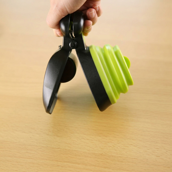 Foldable Dog Pooper Scooper | One-Handed Poop Cleaner with Biodegradable Bags